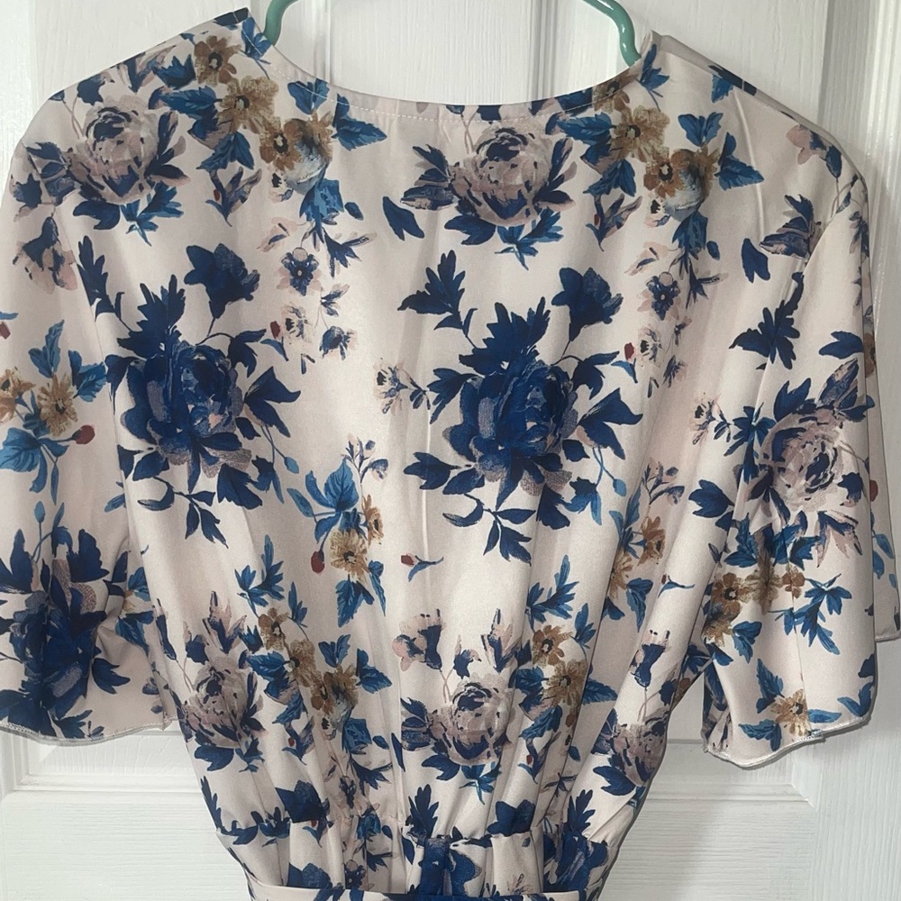 SHEIN Blue and Tan Floral Romper with Flutter Sleeves in Size XL - Picture 3 of 12